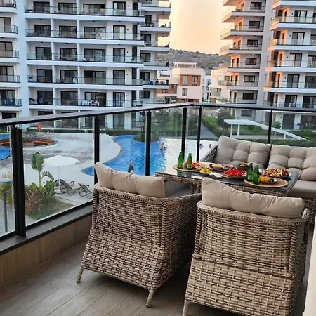 Pool View 1 Bedroom In Caesar Blue
